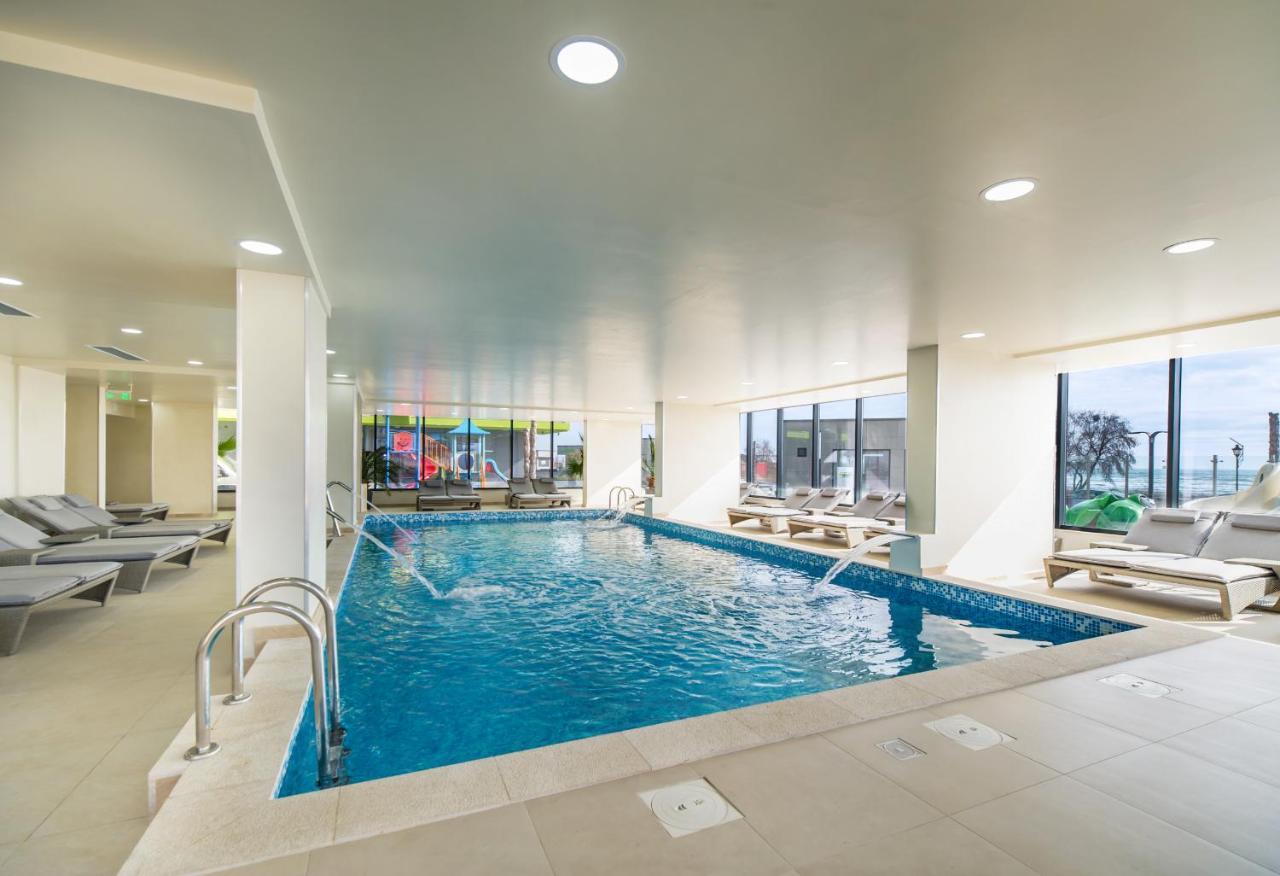 Rainbow Sea View Apartment Spa N Pool Resort - Parking Mamaia Eksteriør billede